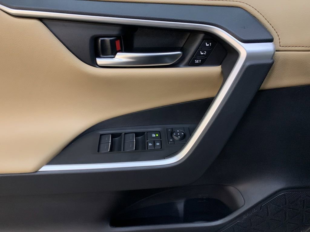 New 2025 Toyota RAV4 Limited image 11