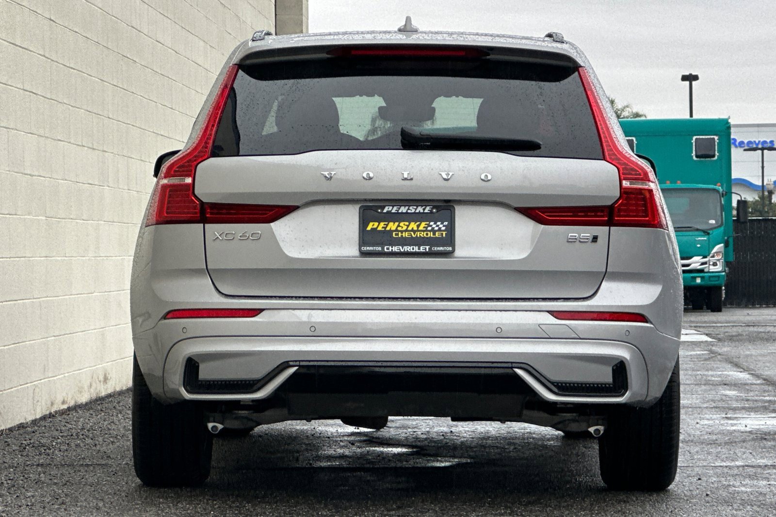 Used 2024 Volvo XC60 B5 Core image 5