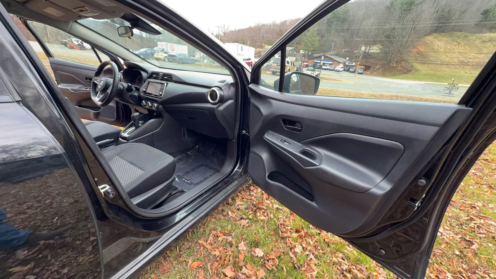 Used 2020 Nissan Versa S image 11