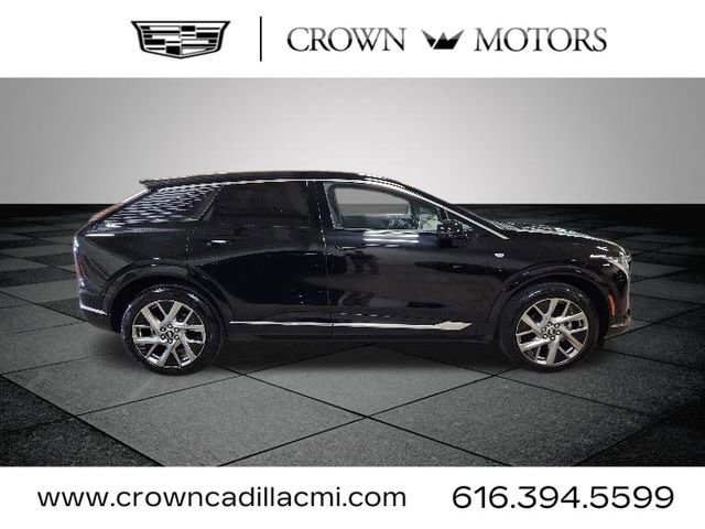 Used 2025 Cadillac Optiq Luxury 2 w/ LPO, Floor Liner Package AWD/4WD image 2