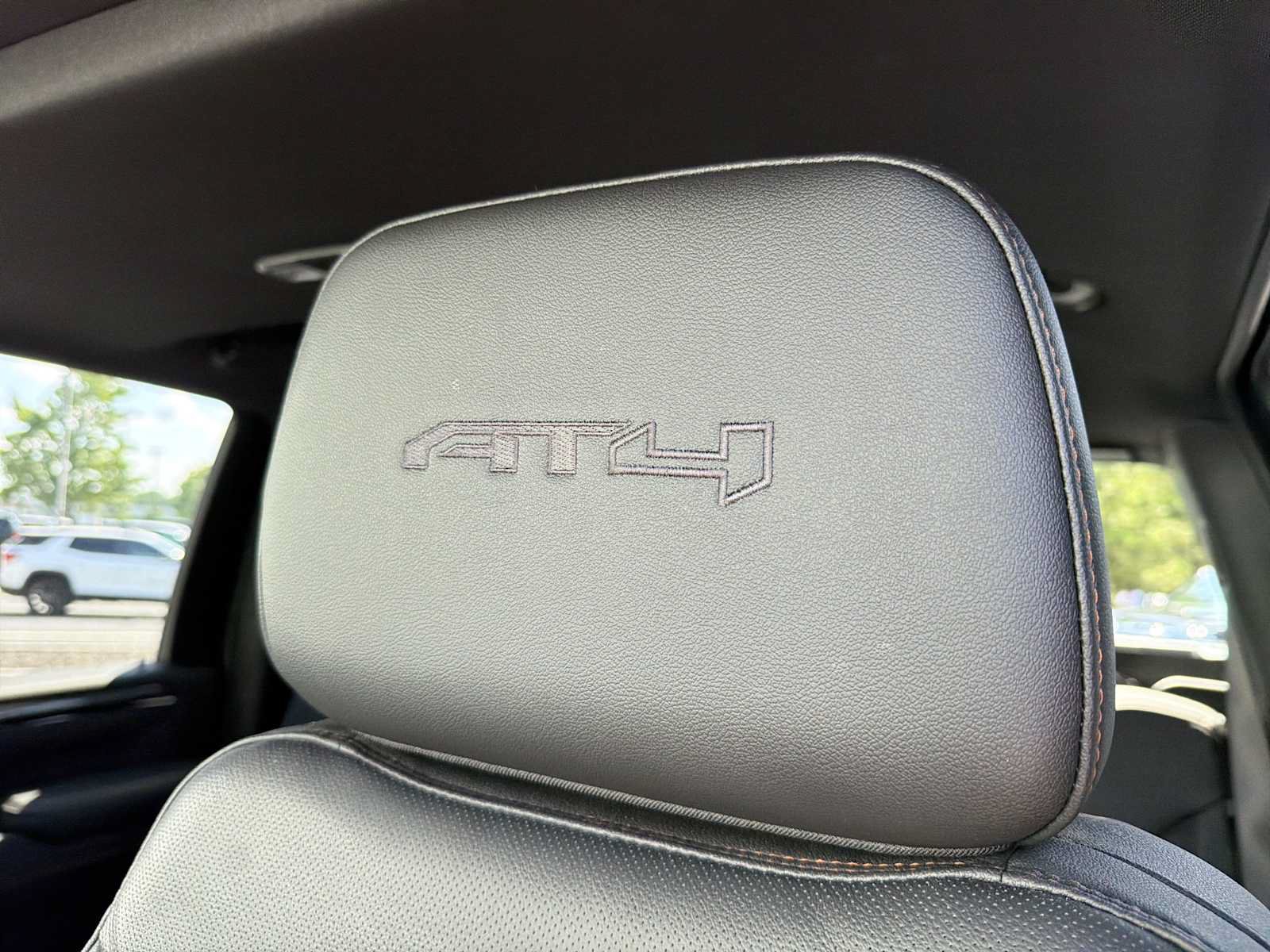 Used 2025 GMC Sierra 2500 AT4 w/ AT4 Premium Plus Package AWD/4WD image 27