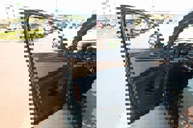 New 2026 Volkswagen Atlas Cross Sport SE image 11