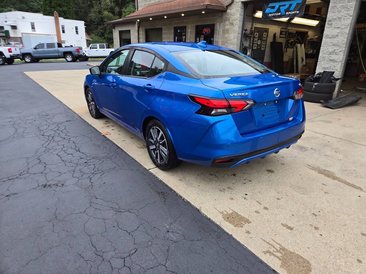 Used 2021 Nissan Versa SV FWD image 5