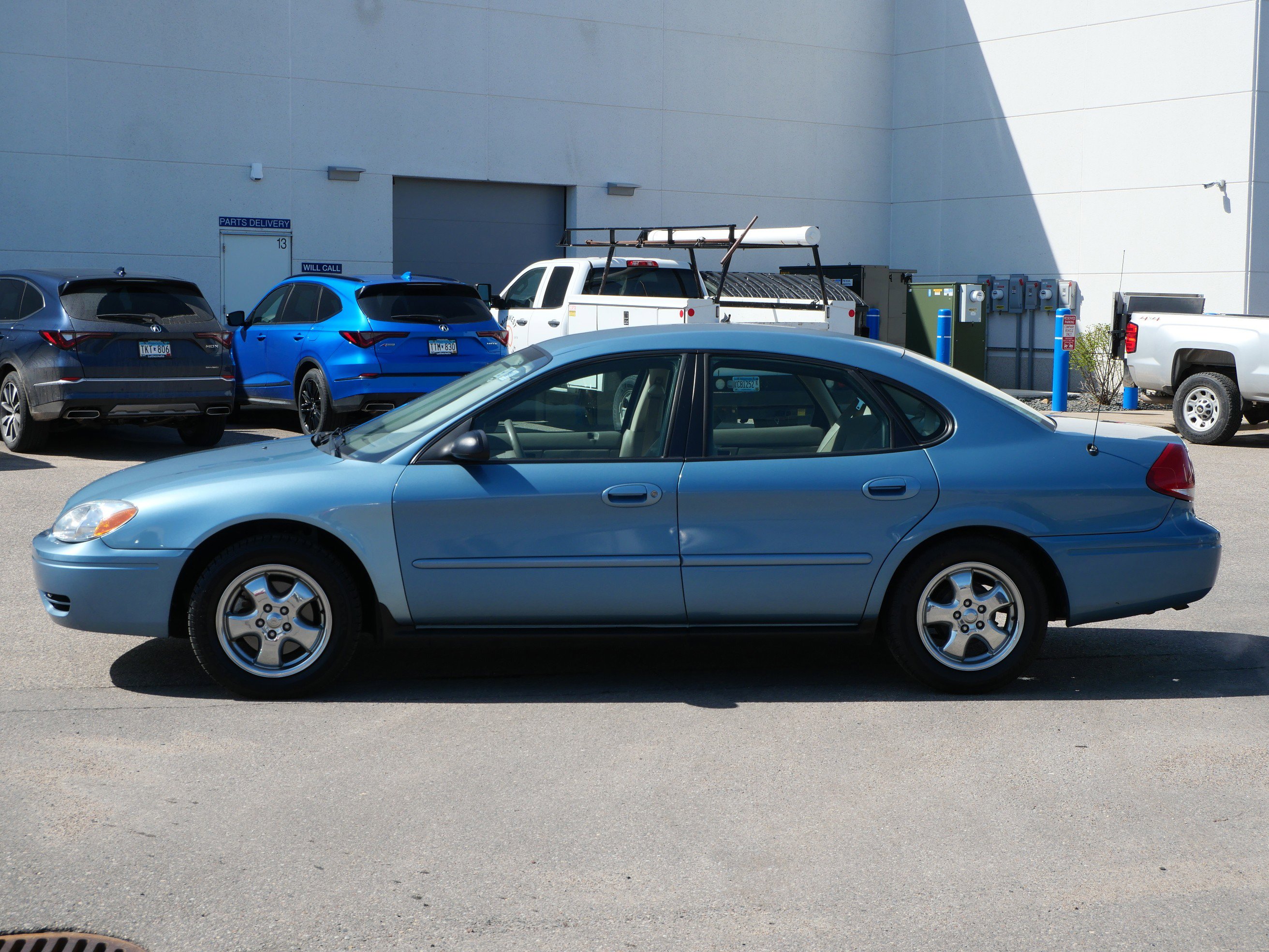 Used 2007 Ford Taurus SE FWD image 4