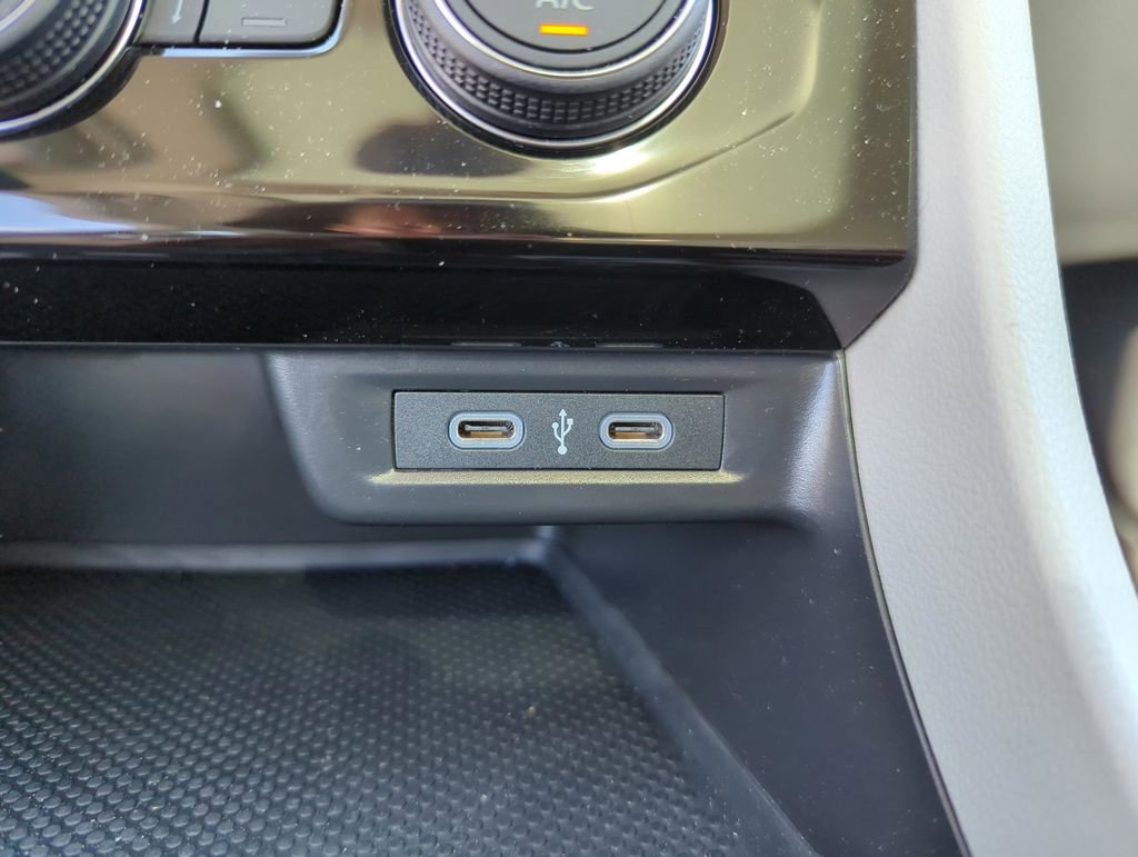 Used 2024 Volkswagen Jetta SE FWD image 35