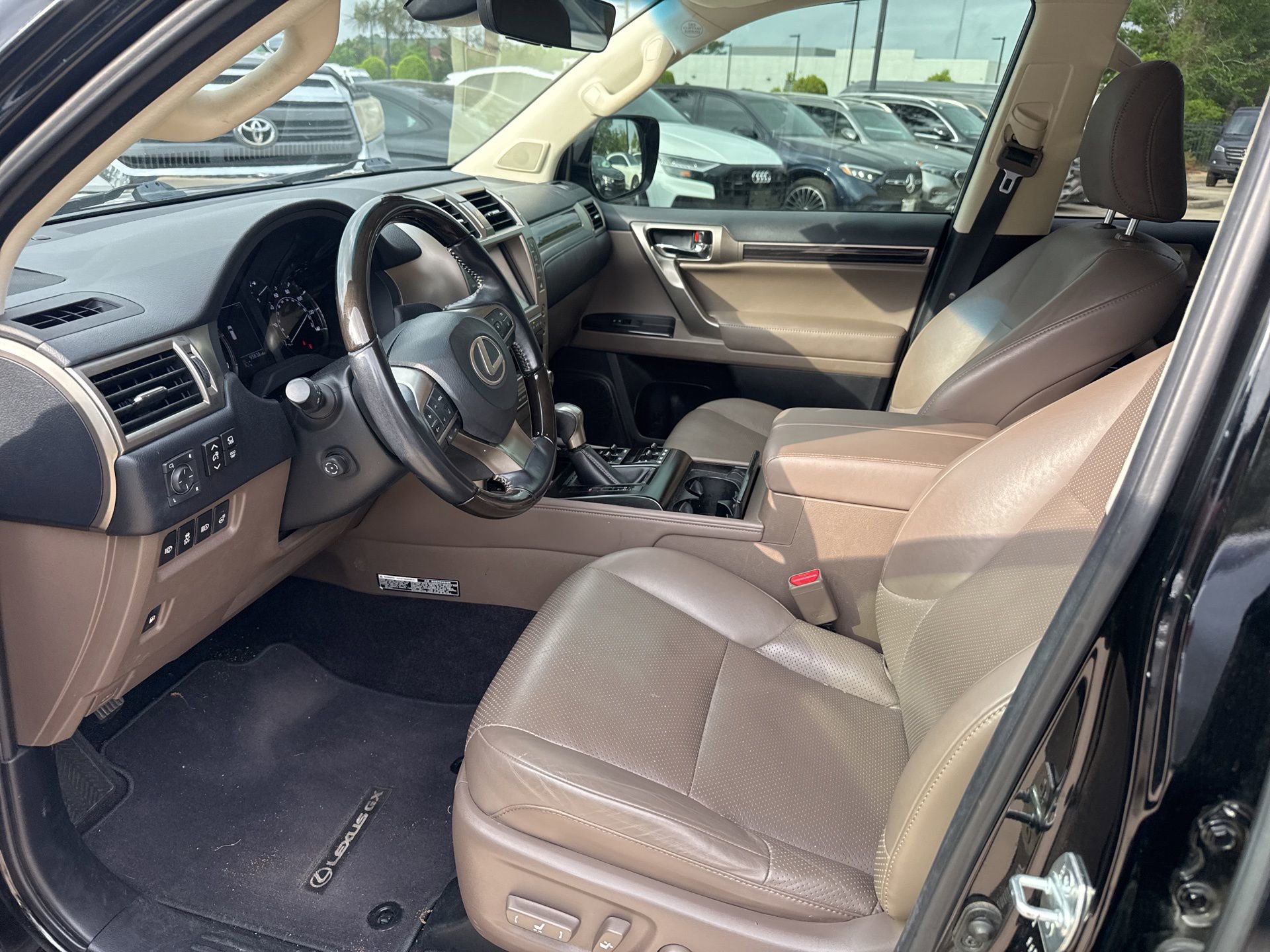 Used 2020 Lexus GX 460 Luxury w/ Accessory Package image 9