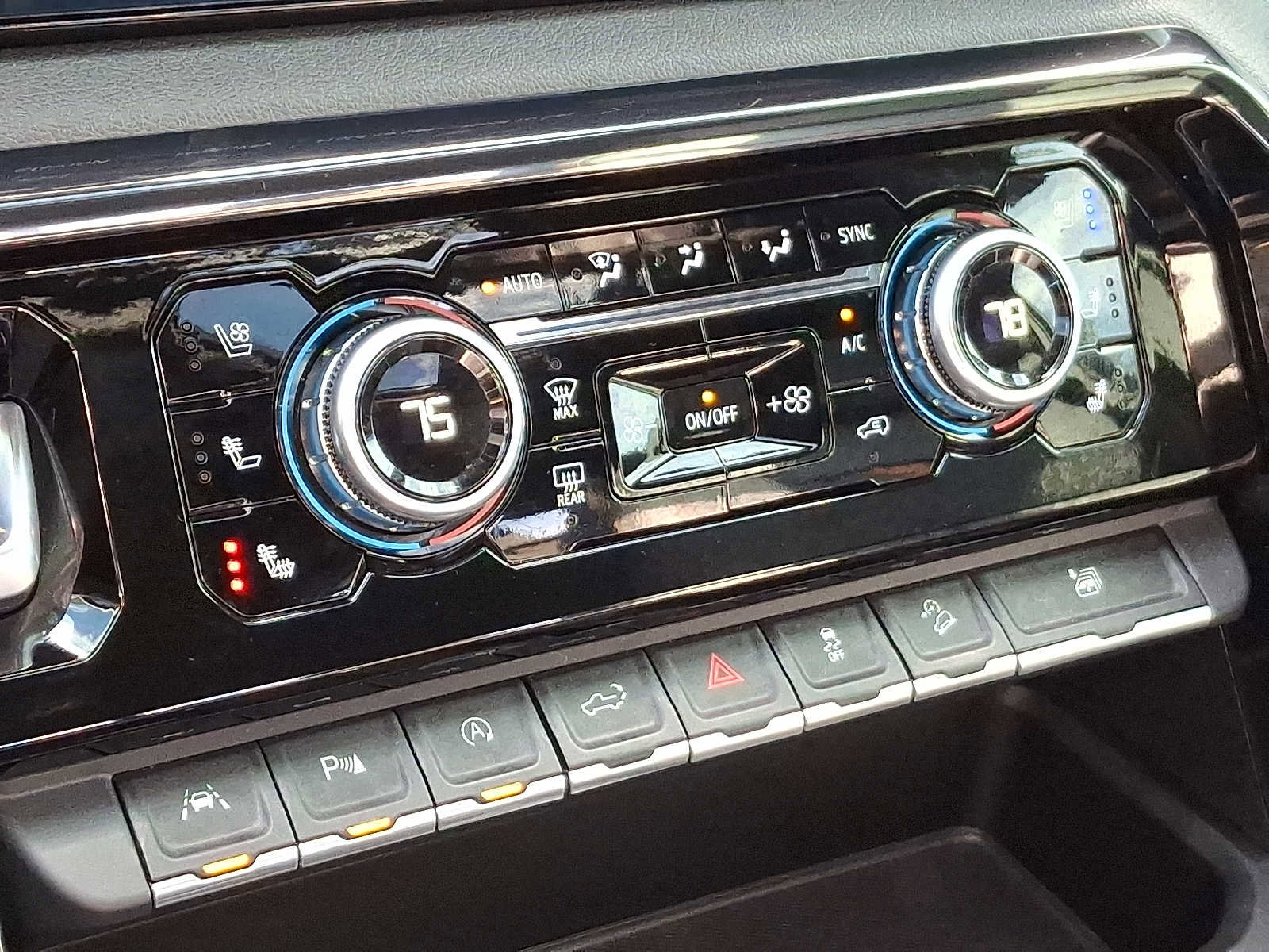 Used 2022 GMC Sierra 1500 AT4 w/ AT4 Premium Package image 19