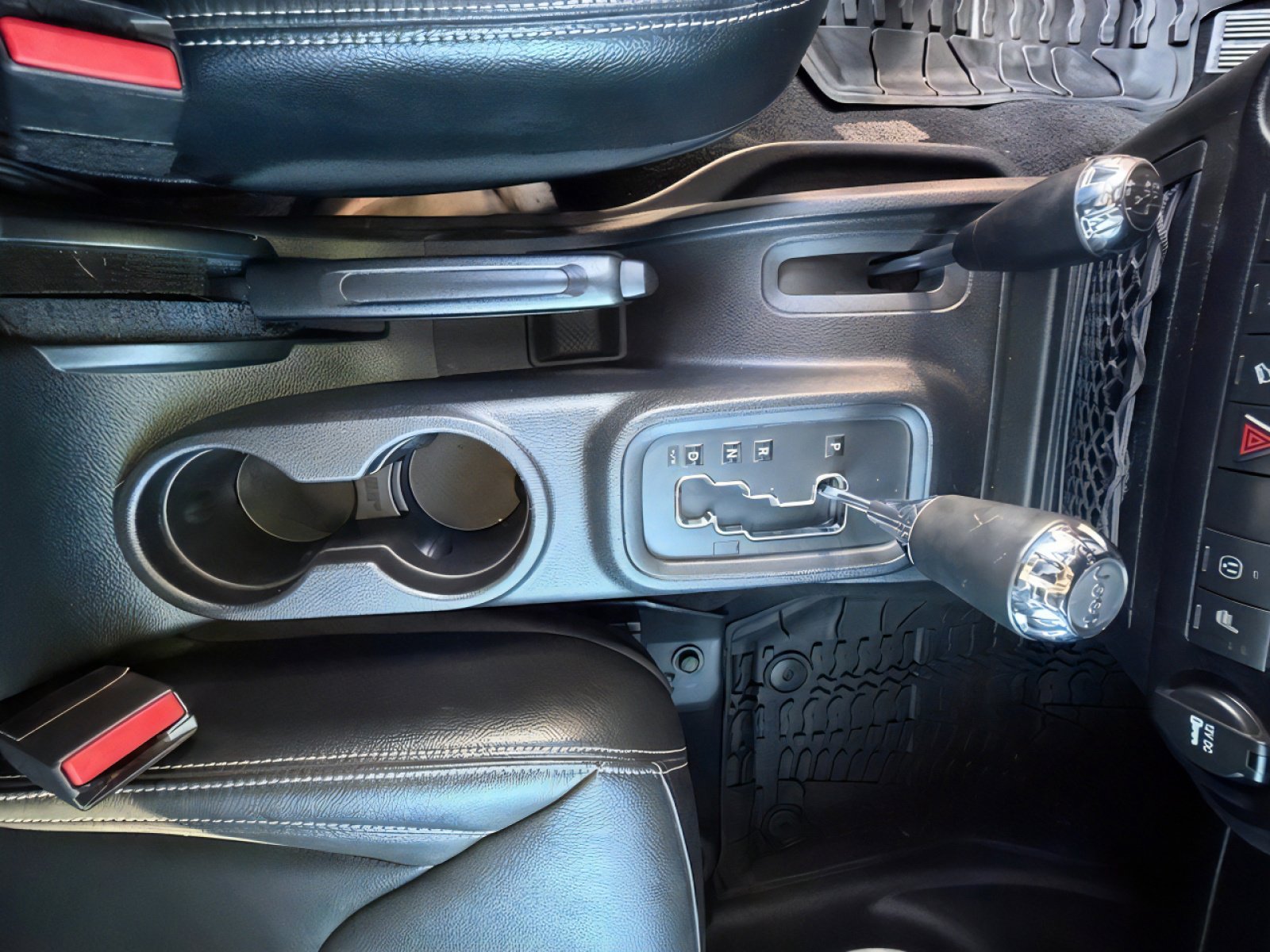 Used 2016 Jeep Wrangler Unlimited Rubicon image 28