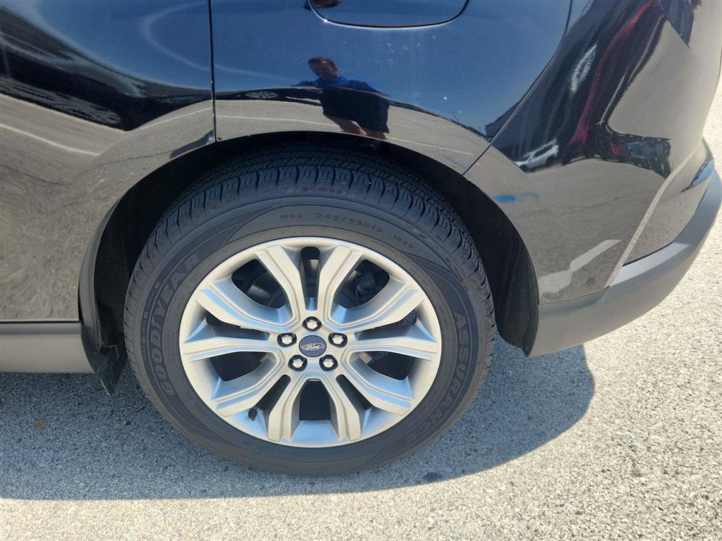 Used 2019 Ford Edge Titanium w/ Equipment Group 301A AWD/4WD image 8