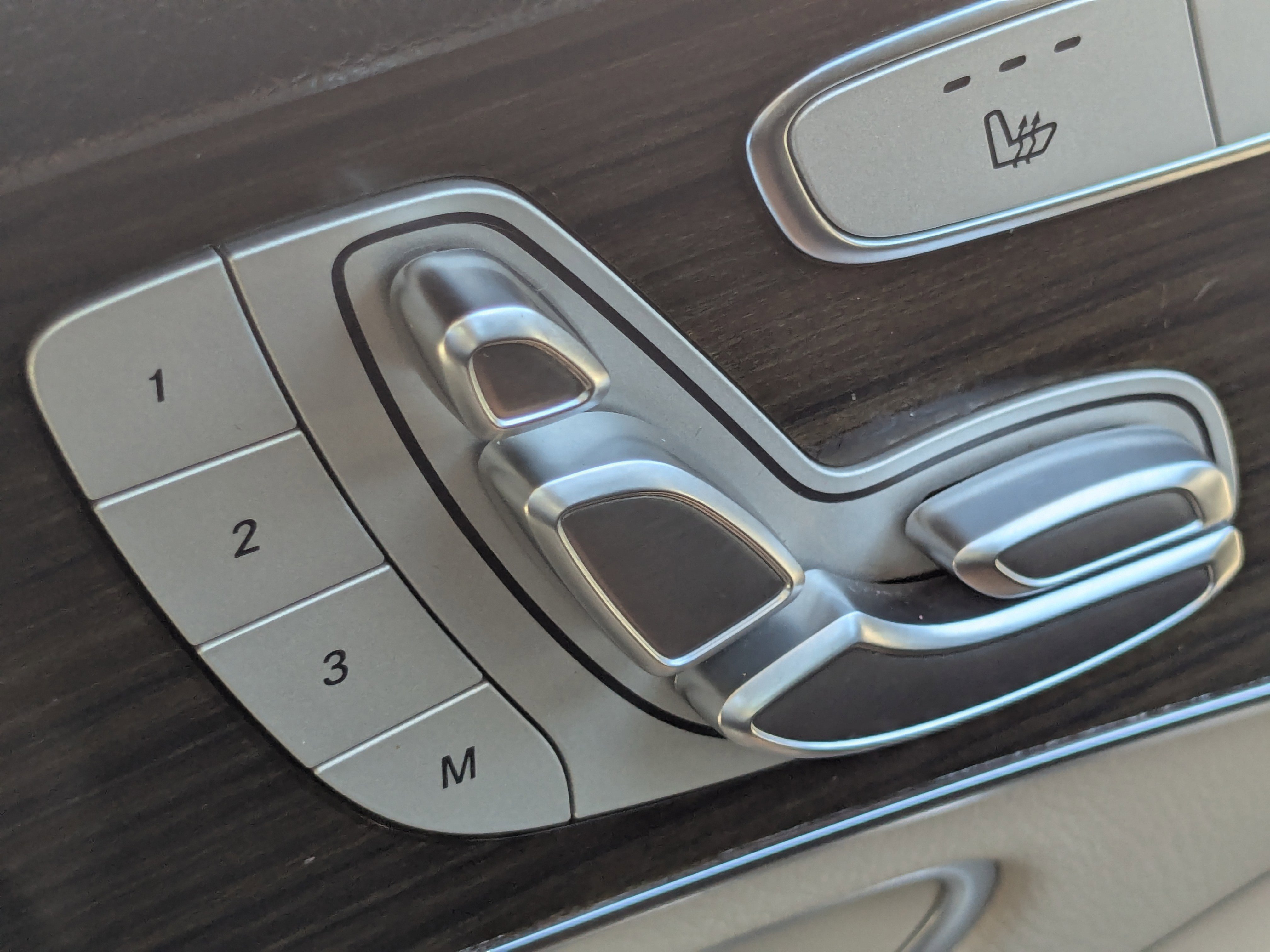 Used 2021 Mercedes-Benz GLC 300 w/ Premium Package image 29