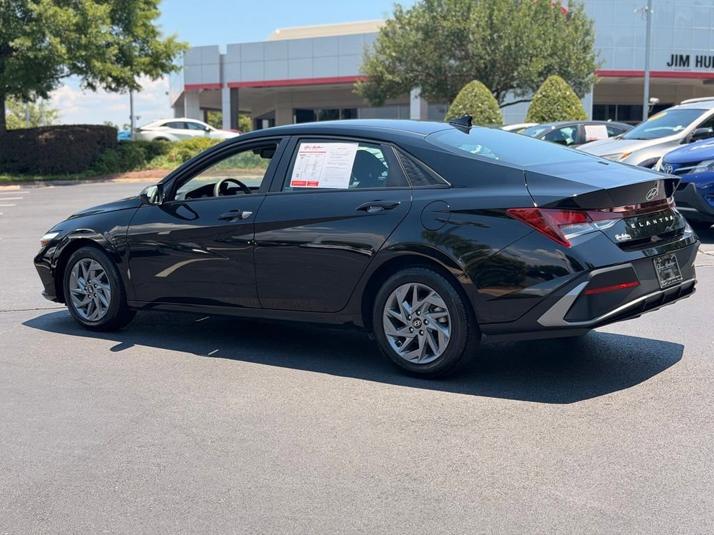 Used 2024 Hyundai Elantra SEL FWD image 9