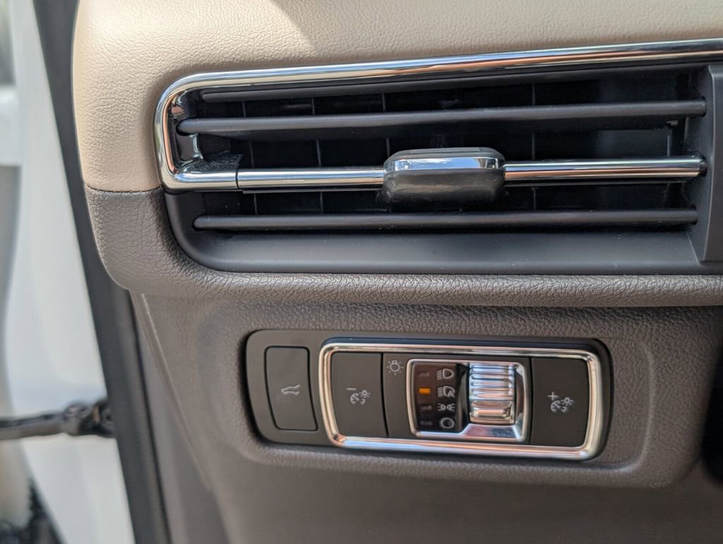 Used 2024 Lincoln Corsair Reserve image 24