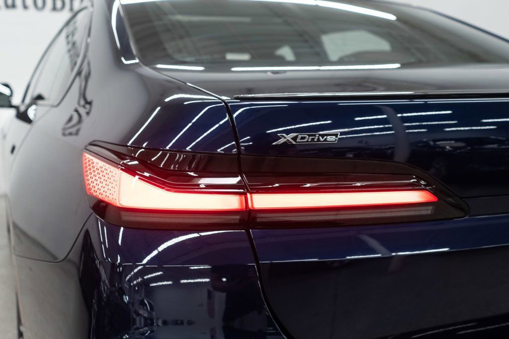 Used 2025 BMW 760i xDrive image 52