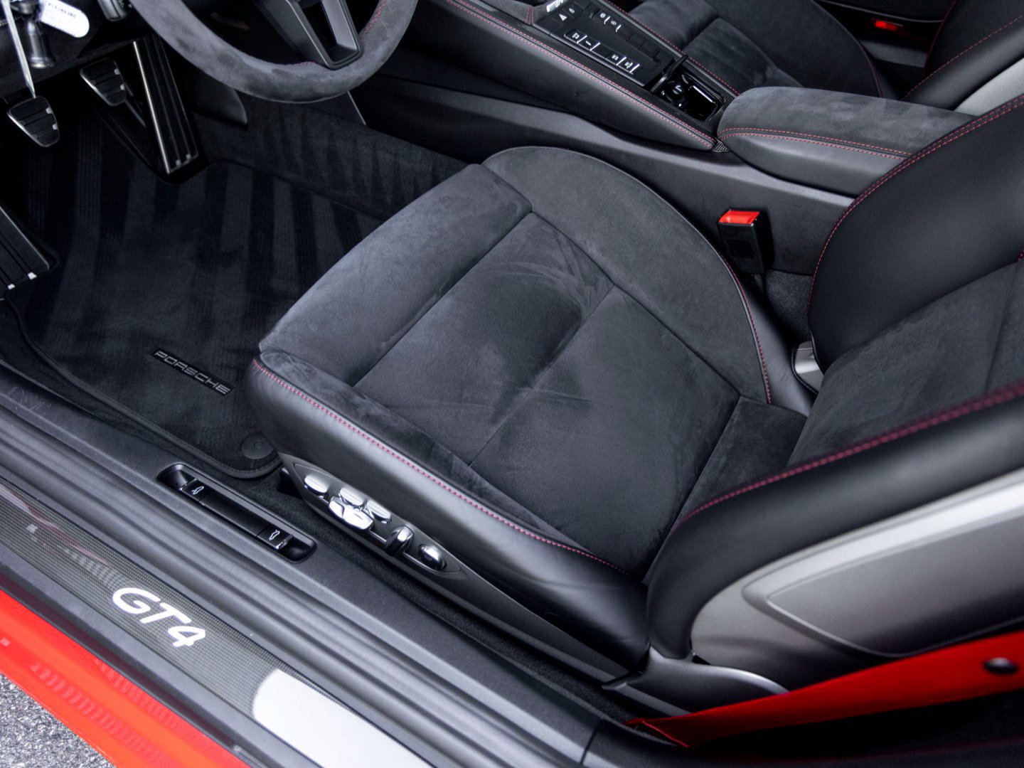 Certified 2020 Porsche 718 Cayman GT4 RWD image 21