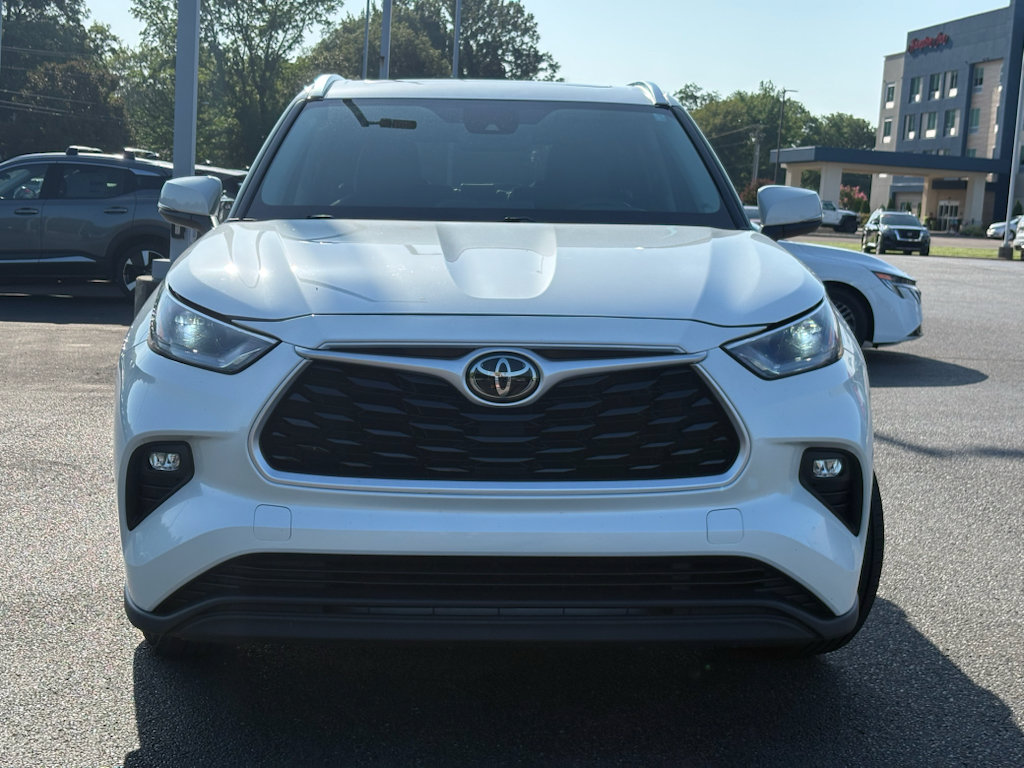 Used 2021 Toyota Highlander XLE FWD image 3