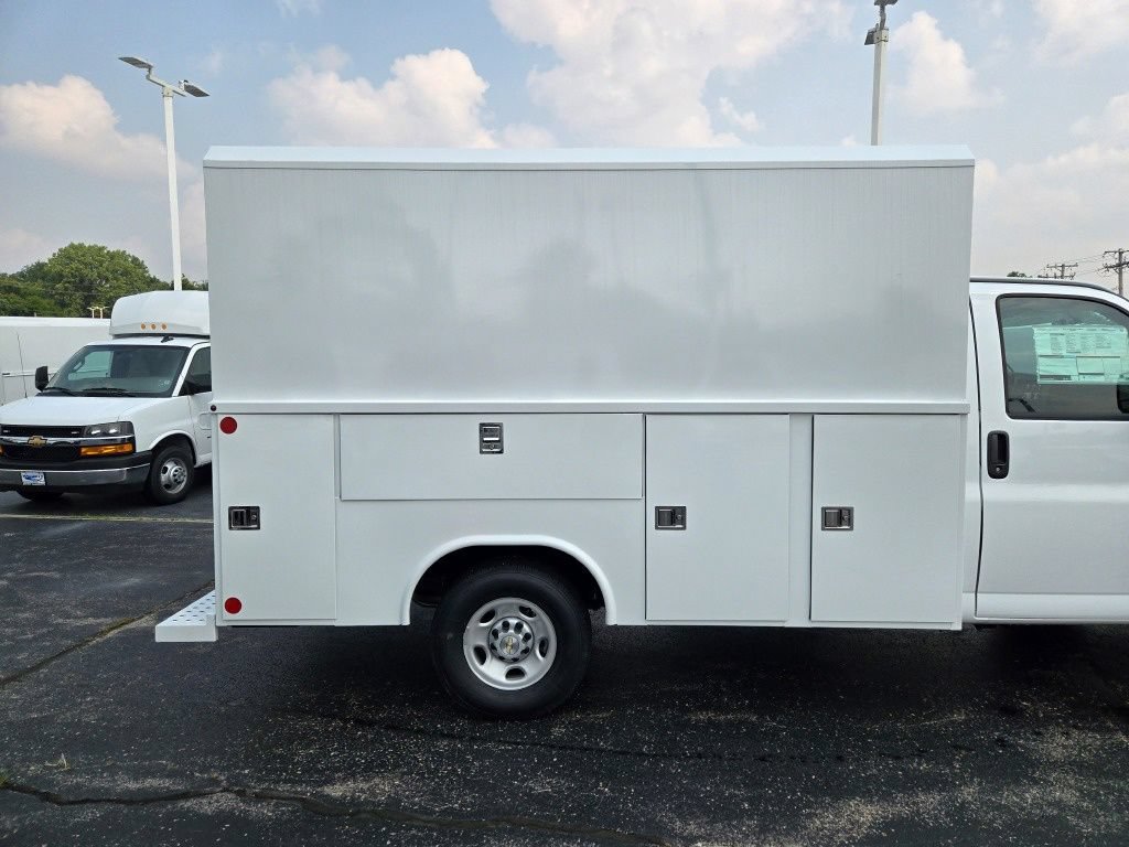 New 2025 Chevrolet Express 3500 w/ Power Convenience Package RWD image 7