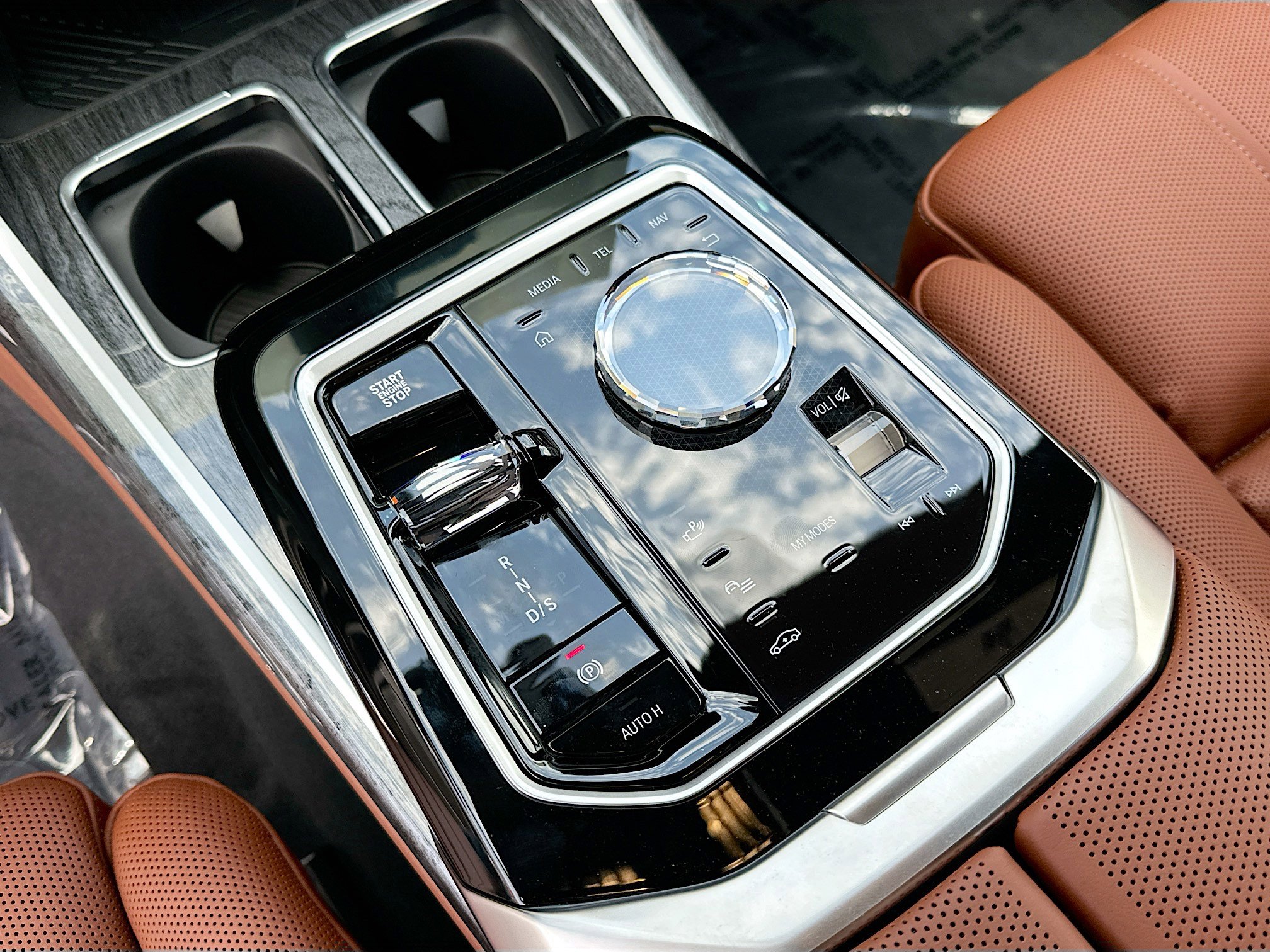 New 2025 BMW 750e xDrive w/ Luxury Rear Seating Package image 16