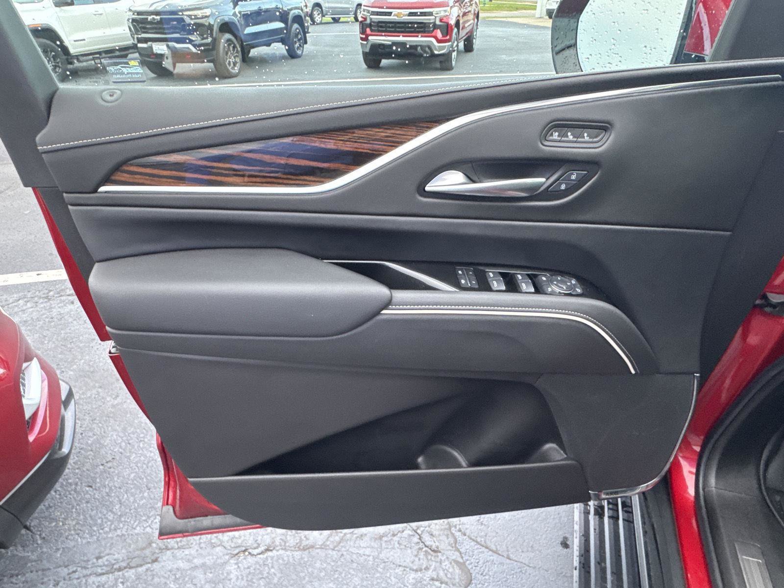 Used 2024 Cadillac Escalade Premium Luxury w/ Performance Package AWD/4WD image 8