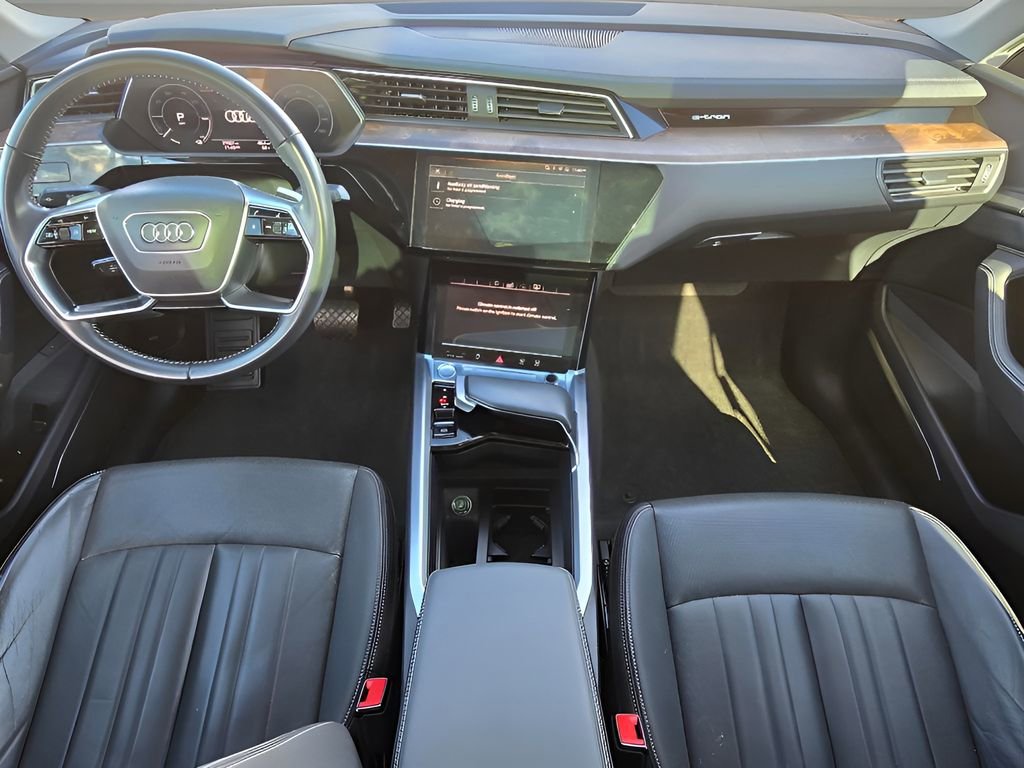 Used 2020 Audi e-tron Premium Plus image 27
