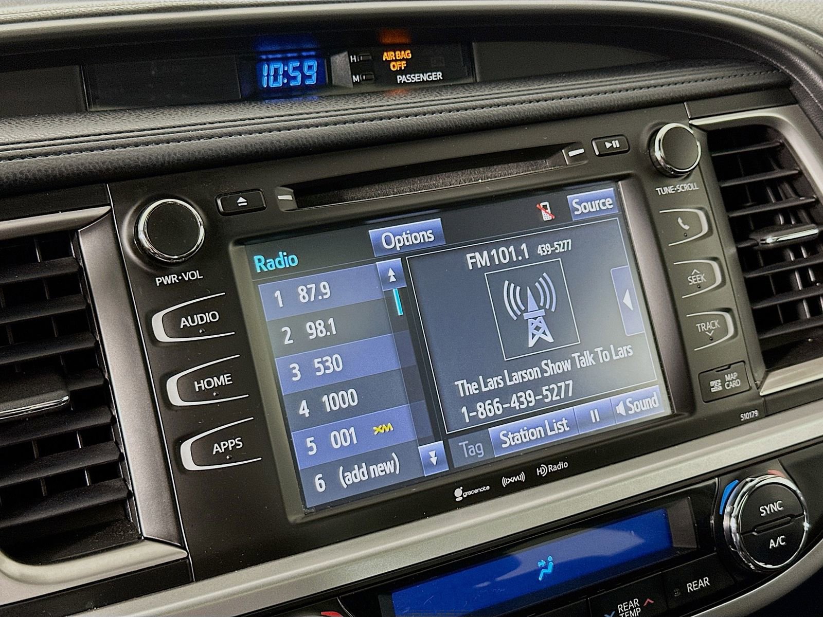 Used 2017 Toyota Highlander SE image 15