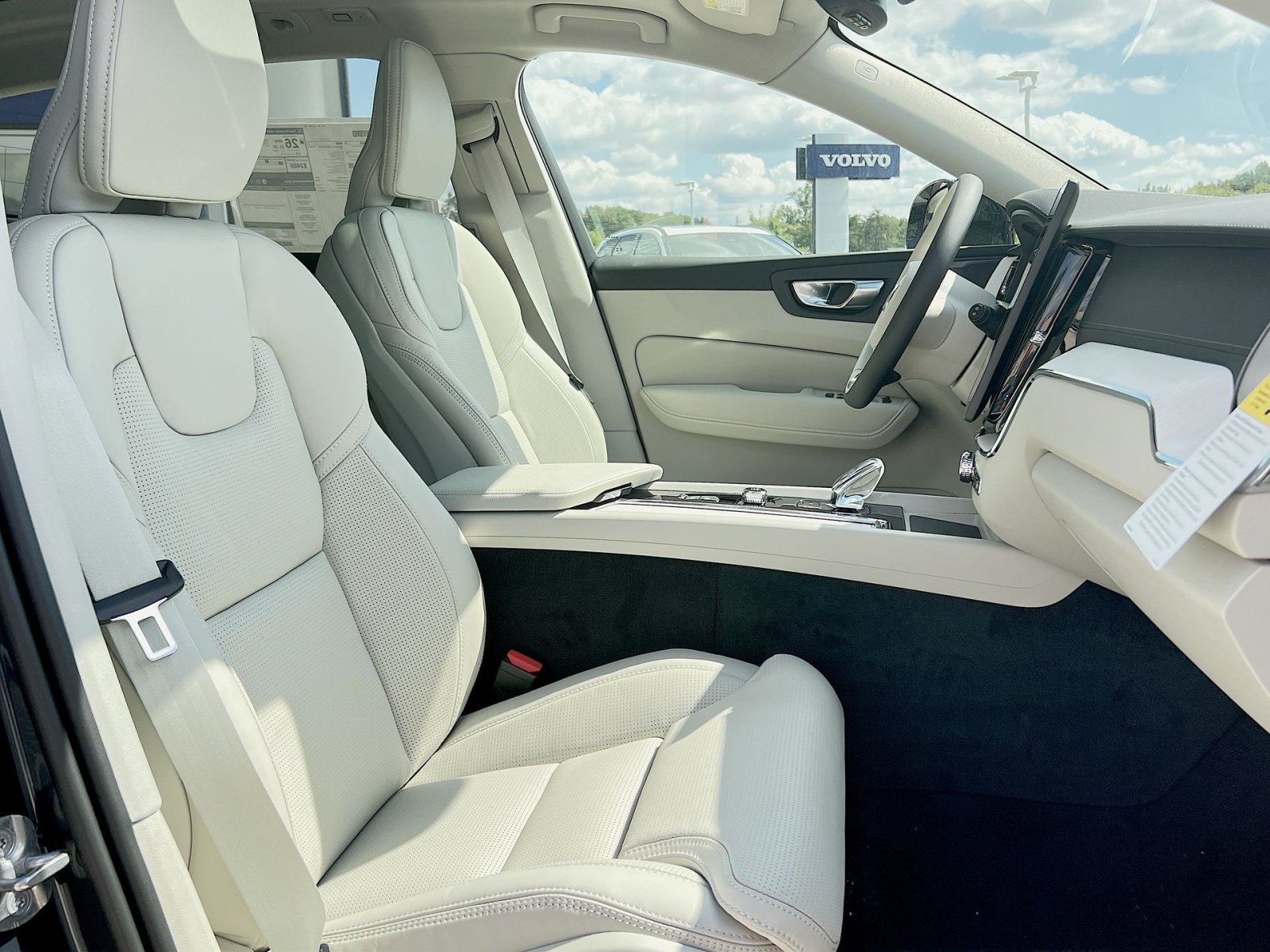 New 2026 Volvo XC60 B5 Ultra w/ Climate Package AWD/4WD image 27