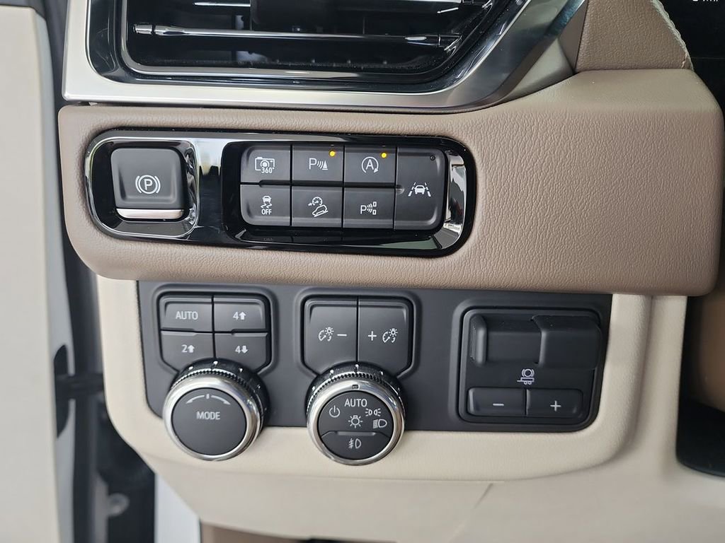 Used 2025 GMC Yukon Denali w/ Denali Reserve Package AWD/4WD image 18