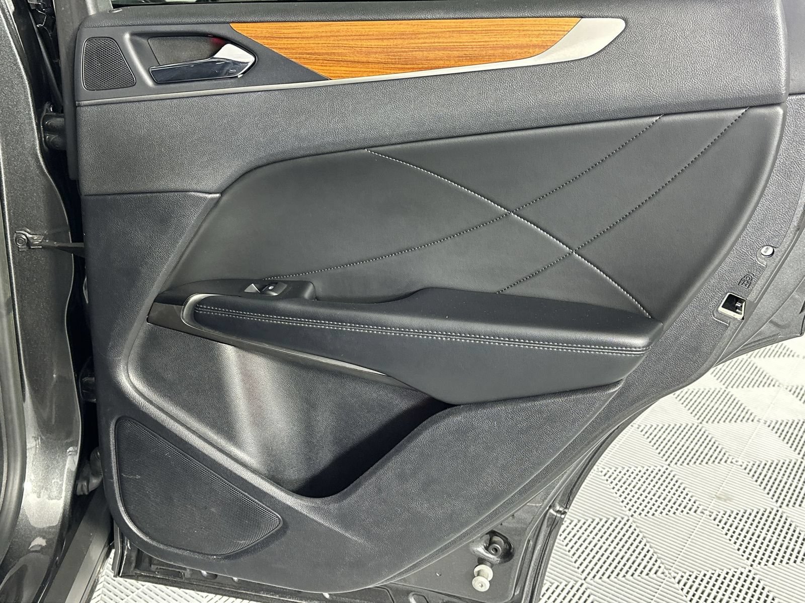 Used 2019 Lincoln MKC Reserve FWD image 32