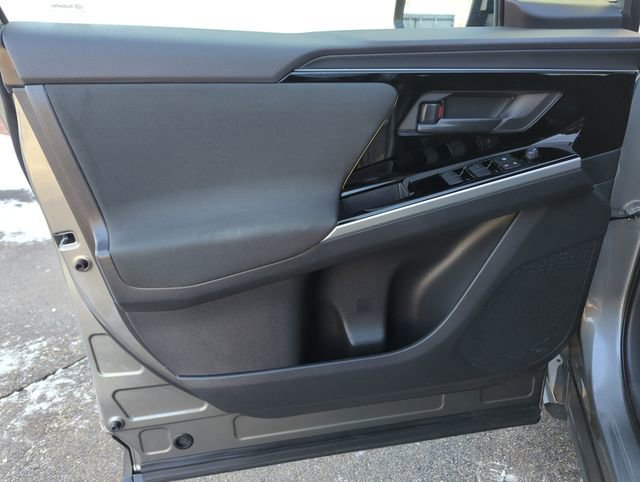 Used 2025 Subaru Solterra Premium image 15