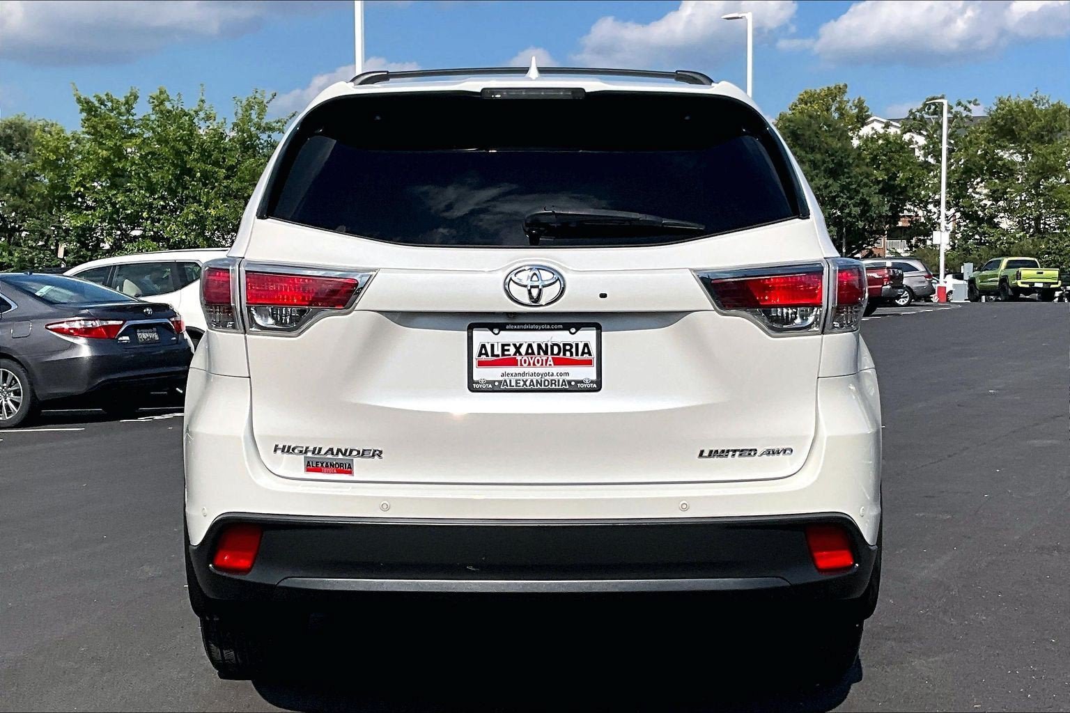 Used 2016 Toyota Highlander Limited AWD/4WD image 4