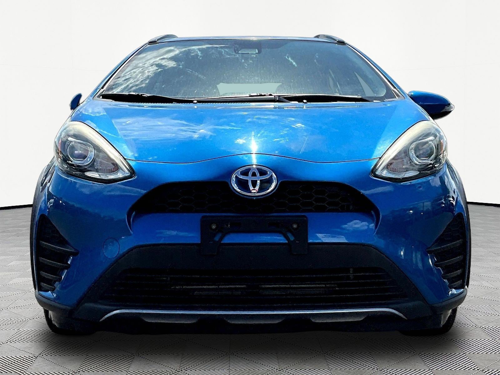 Used 2019 Toyota Prius C FWD image 2