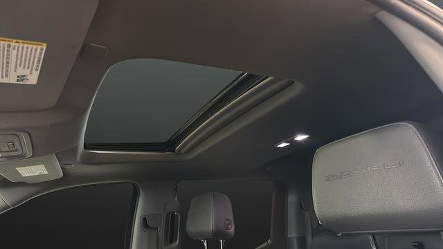 Used 2021 GMC Sierra 1500 Denali w/ Denali Ultimate Package AWD/4WD image 12