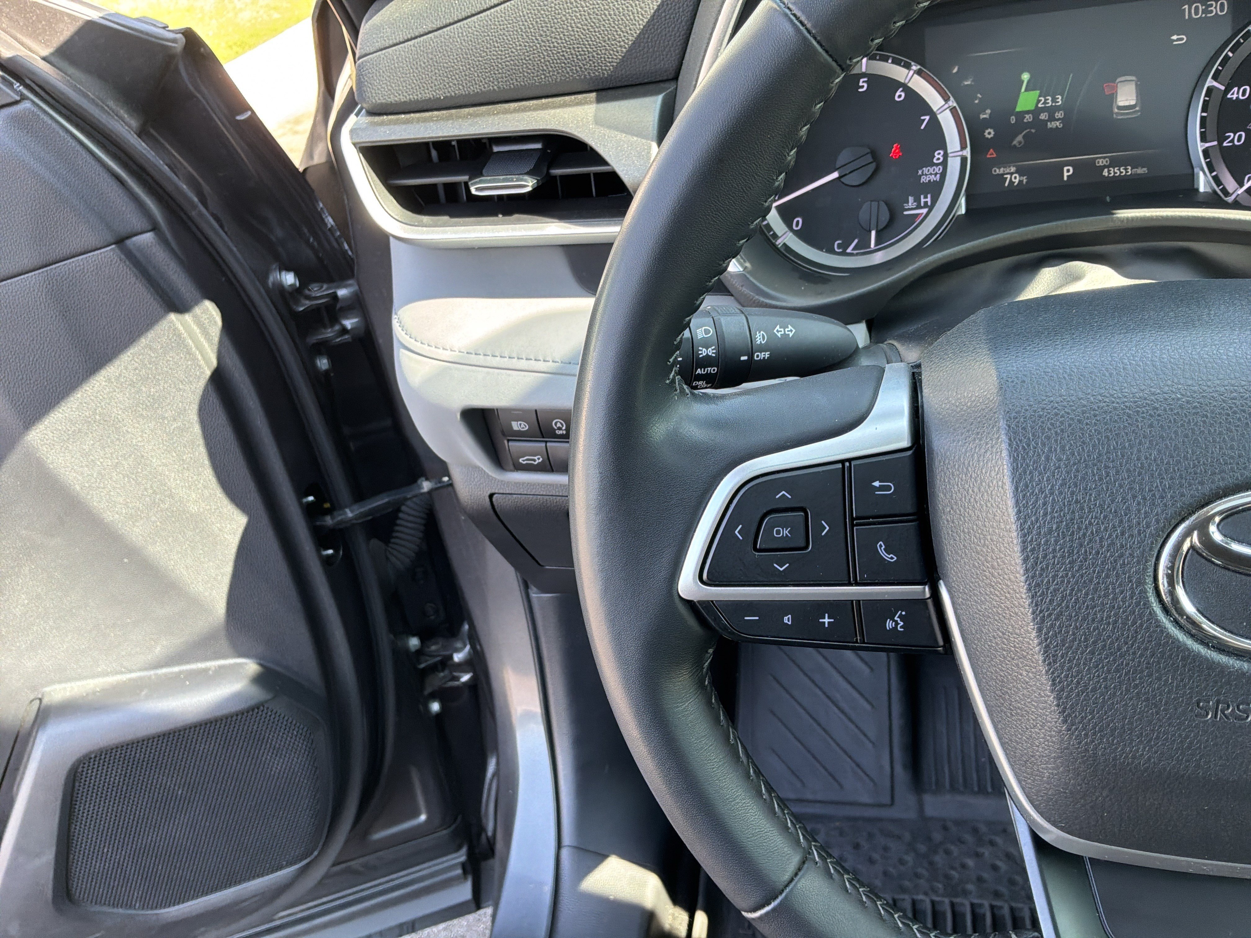 Used 2024 Toyota Highlander XLE AWD/4WD image 19