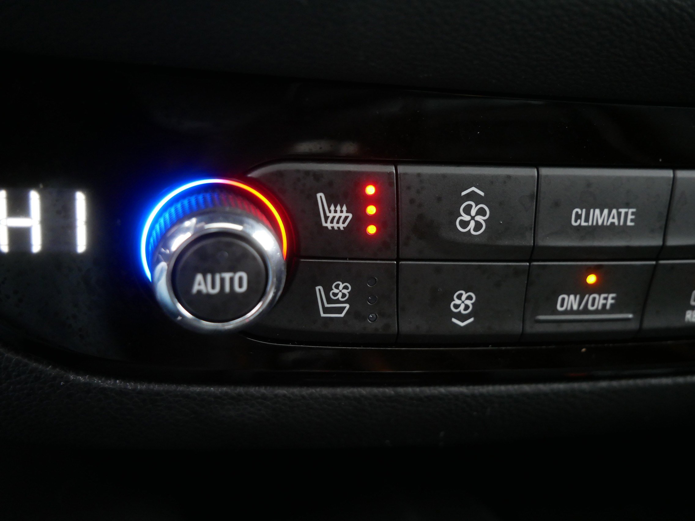 Used 2023 Buick Enclave Avenir w/ Avenir Technology Package image 30