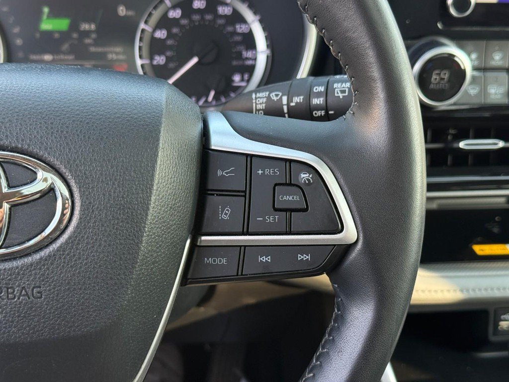Certified 2024 Toyota Highlander XLE AWD/4WD image 23