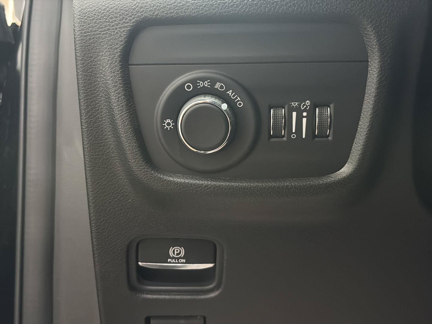 New 2026 Jeep Grand Cherokee Altitude AWD/4WD image 8