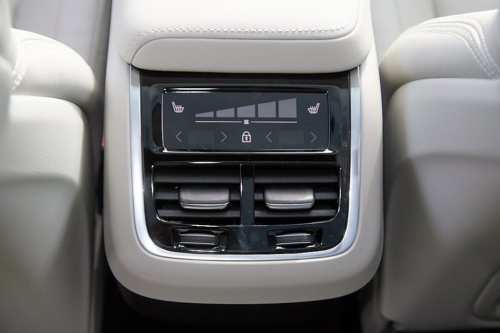 New 2026 Volvo XC60 B5 Ultra w/ Protection Package Premier image 23
