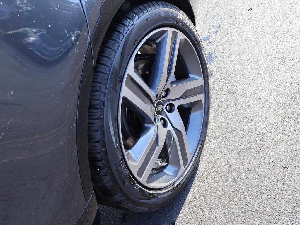 New 2026 Land Rover Discovery Limited Edition image 40