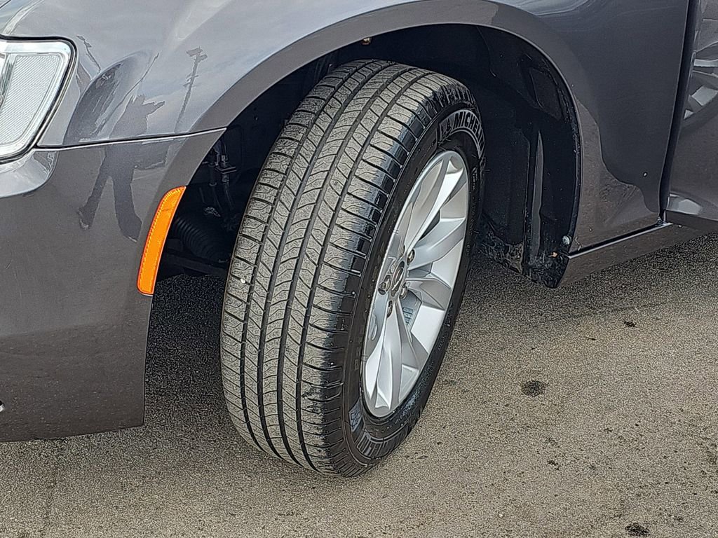 Used 2023 Chrysler 300 Touring image 34