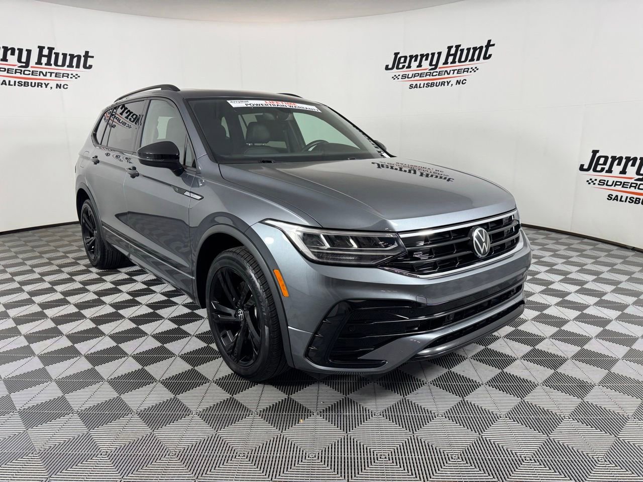 Used 2023 Volkswagen Tiguan SE R-Line FWD image 5