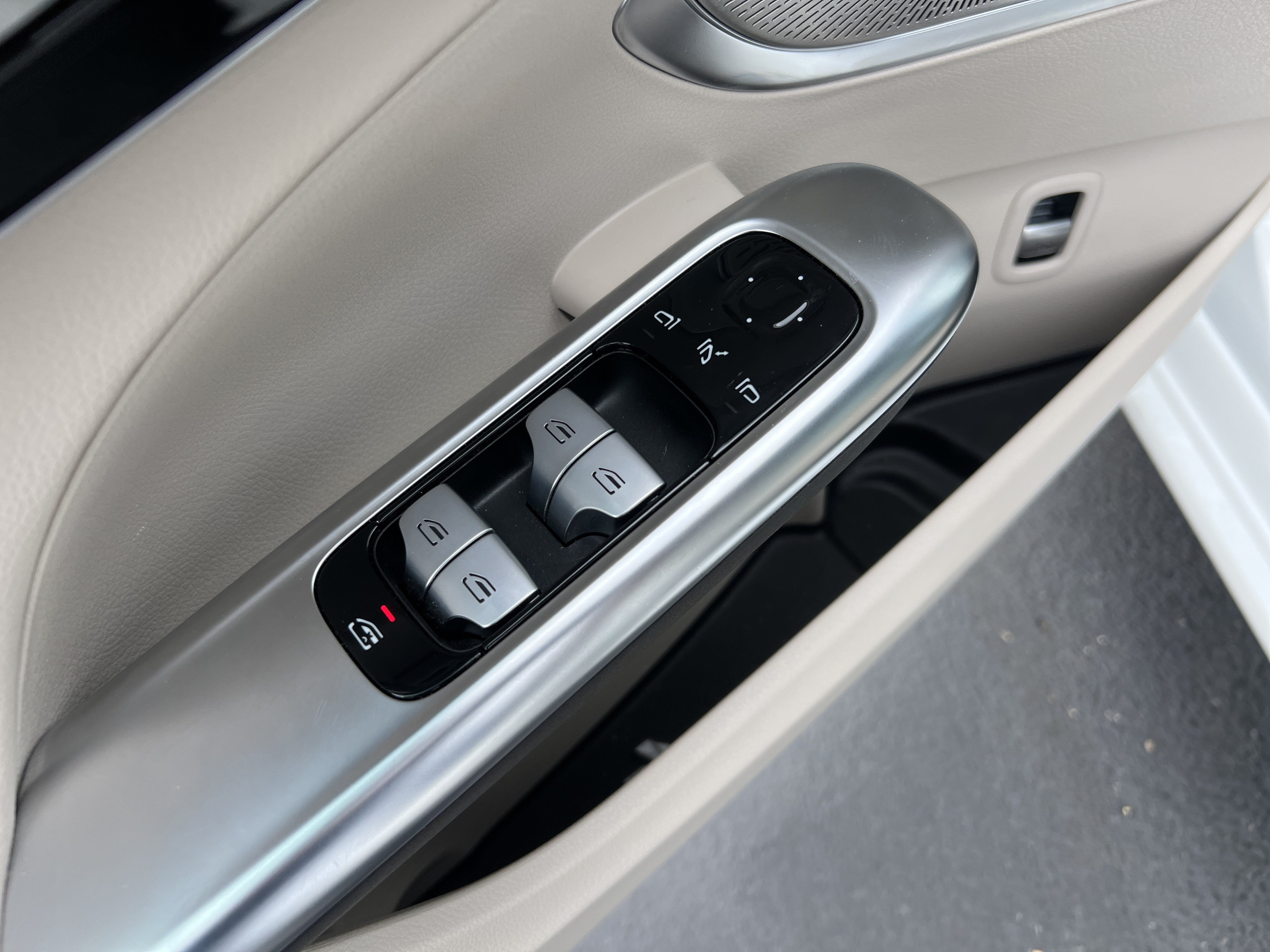 Certified 2025 Mercedes-Benz C 300 4MATIC Sedan image 15