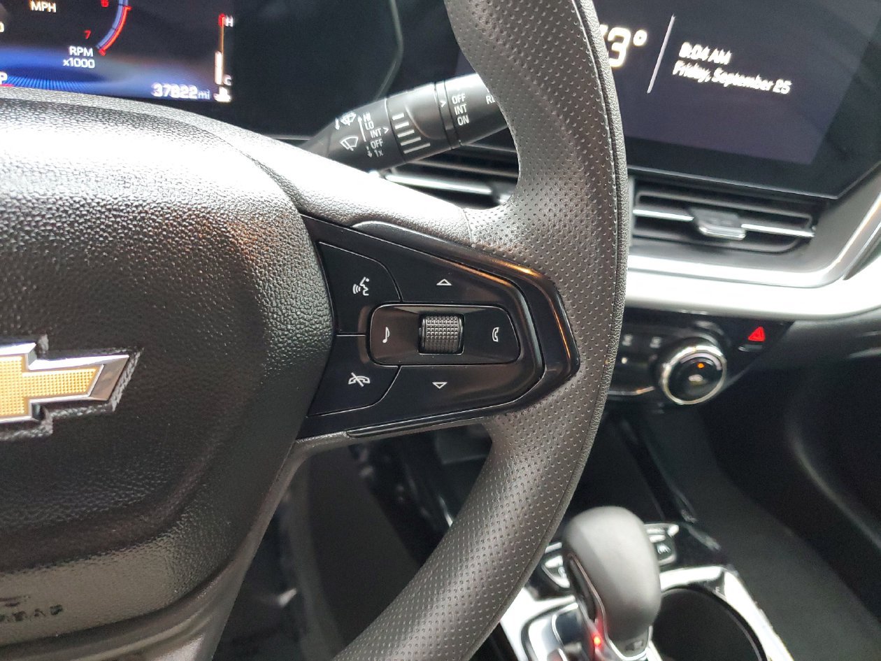 Used 2025 Chevrolet Trax LT FWD image 27
