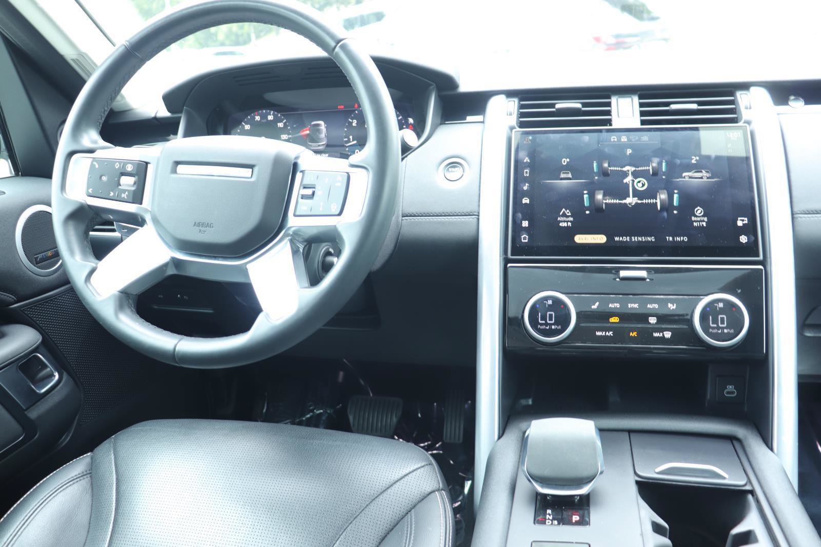 Used 2024 Land Rover Discovery S AWD/4WD image 28