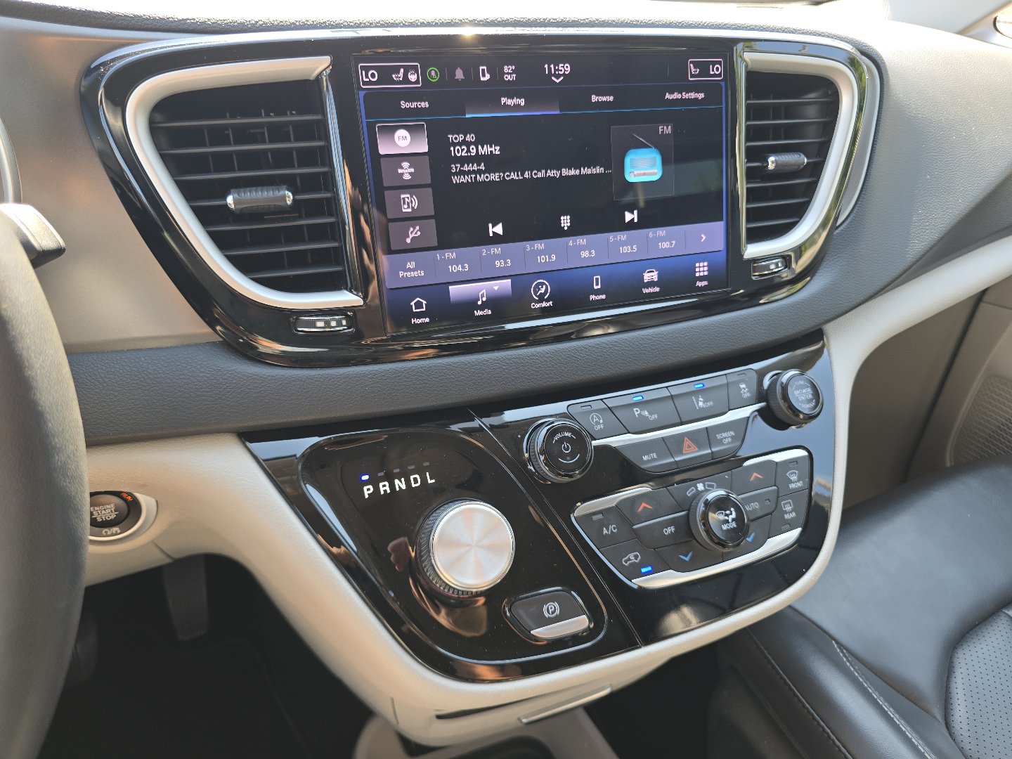 Used 2023 Chrysler Pacifica Touring-L FWD image 33