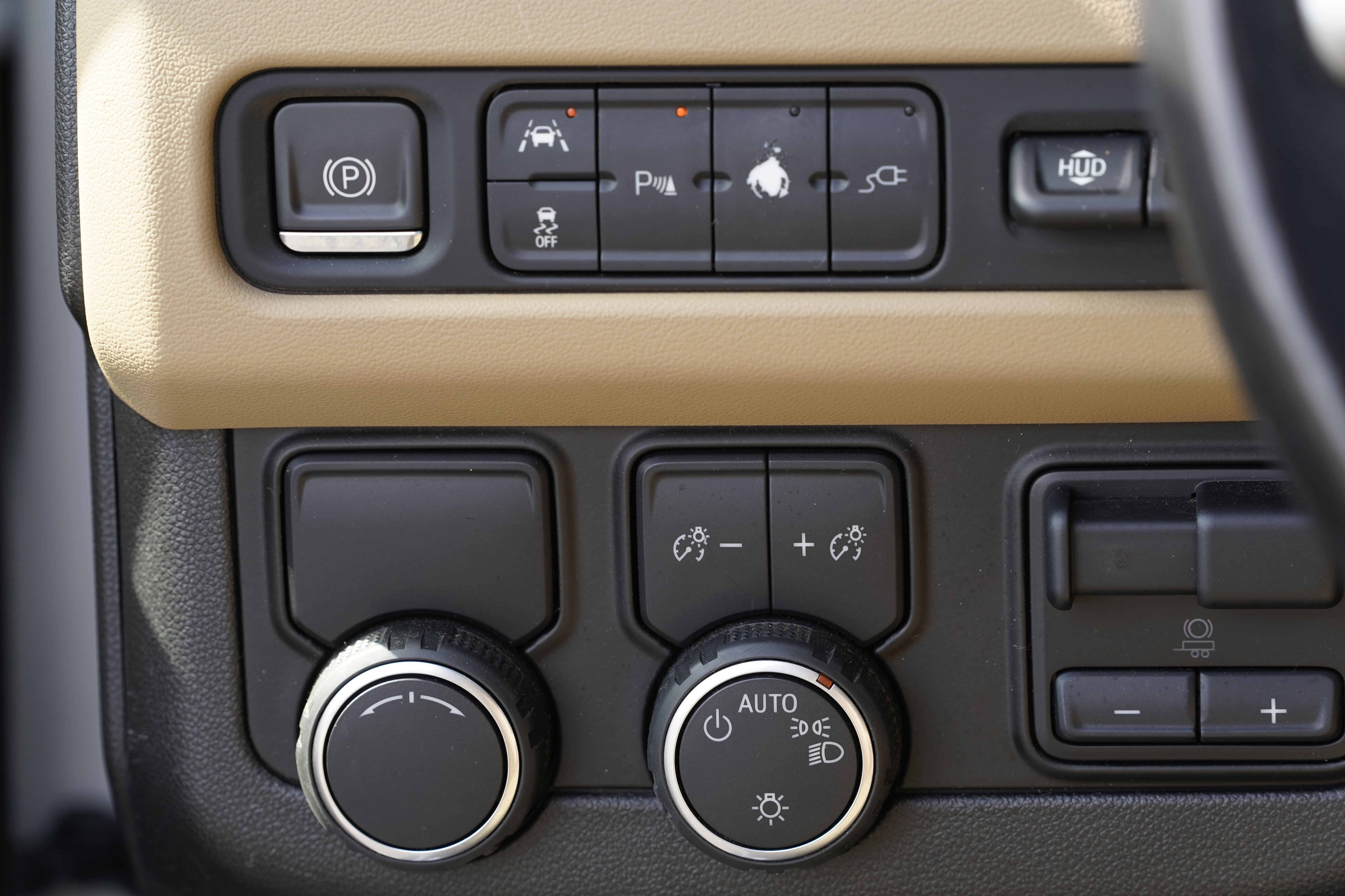 Used 2021 Chevrolet Suburban Premier w/ Premium Package RWD image 26