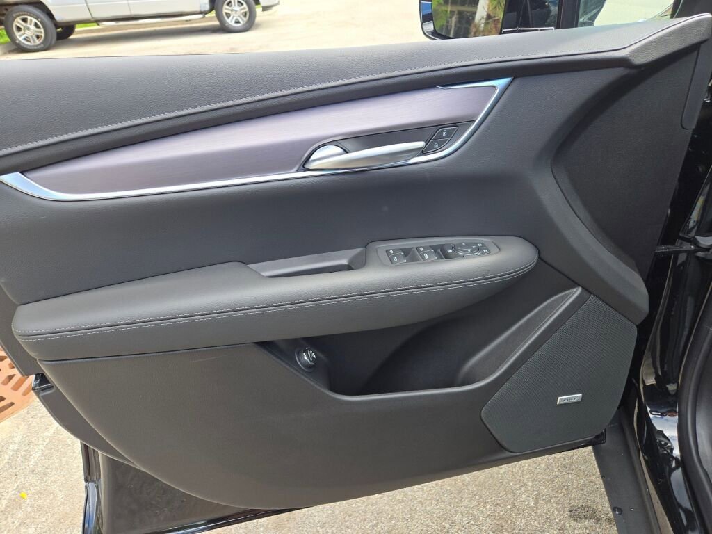 New 2025 Cadillac XT5 Luxury w/ LPO, Red Accent Package image 21