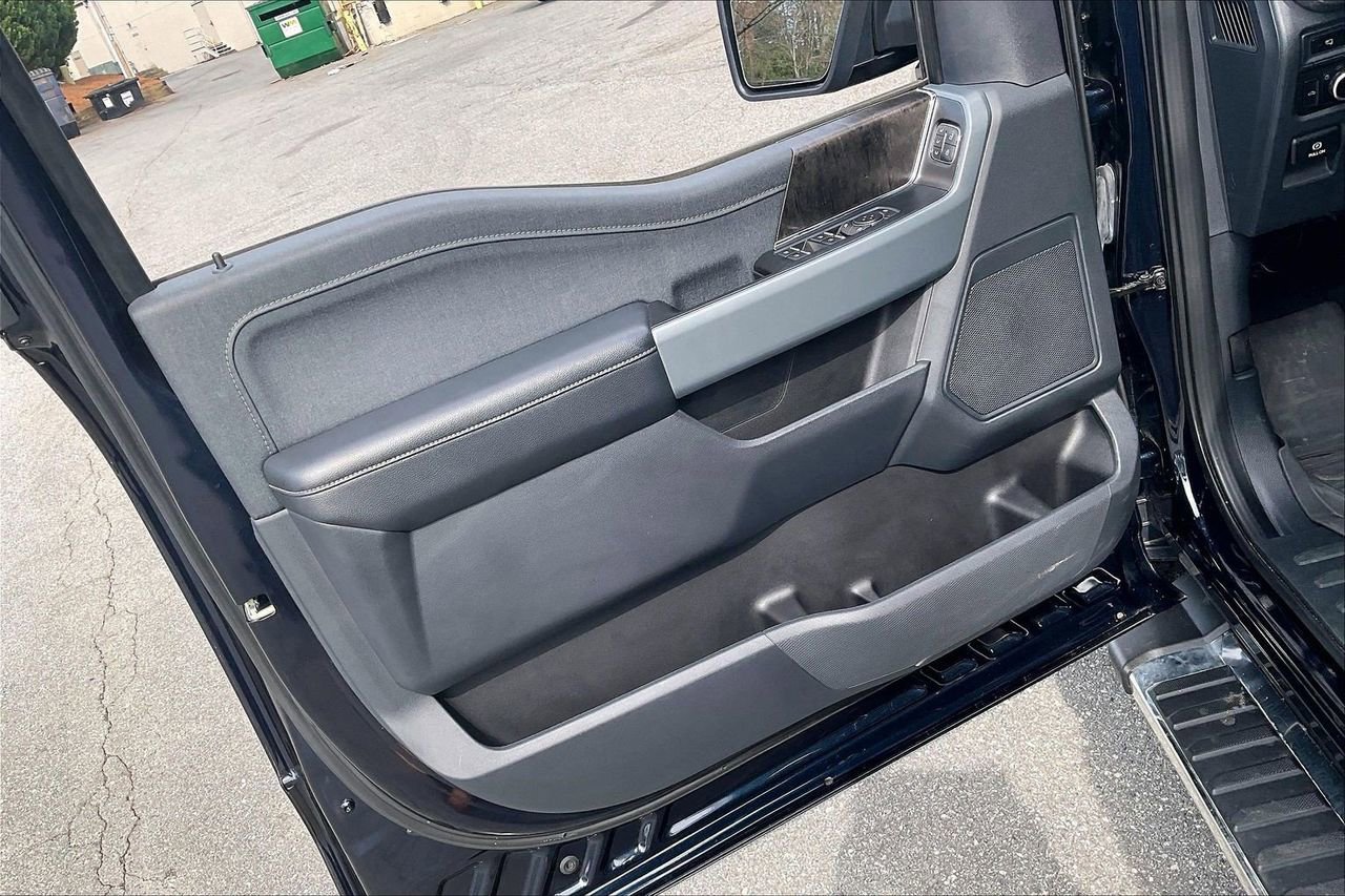 Used 2022 Ford F150 Lariat w/ Trailer Tow Package image 27