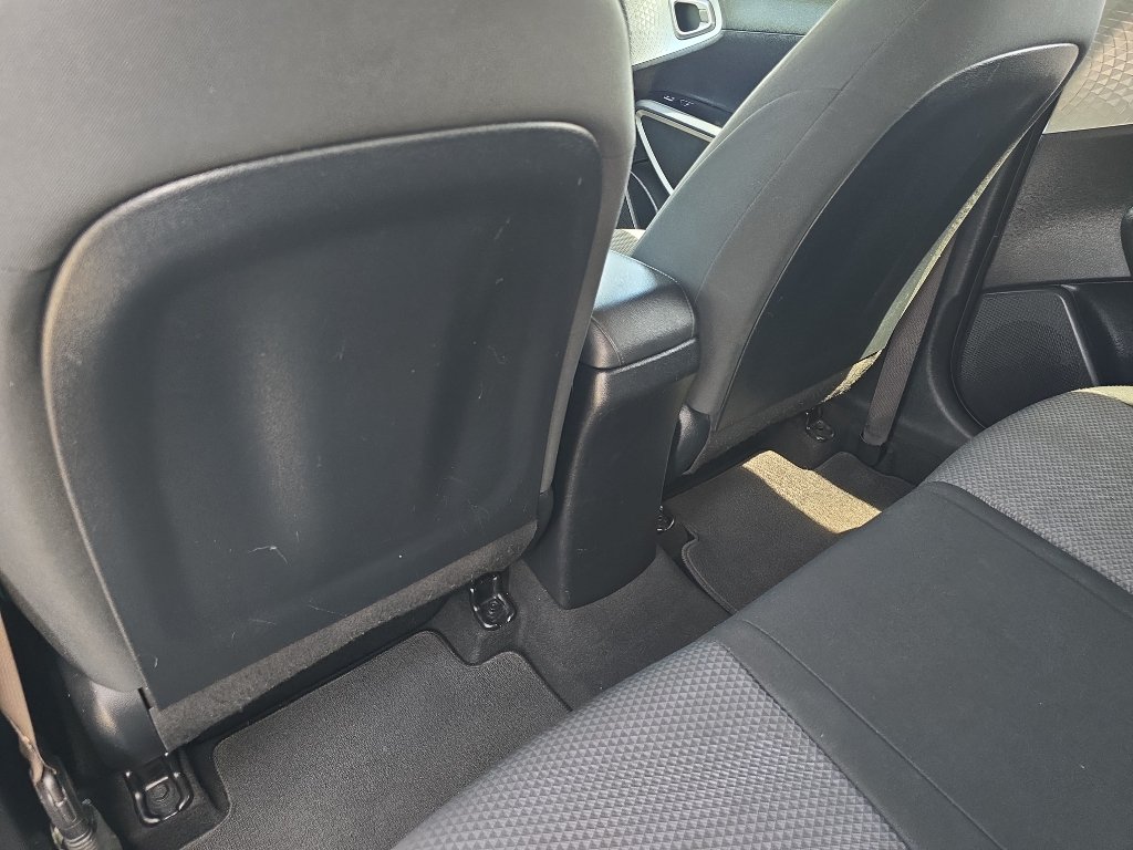Used 2021 Kia Soul LX FWD image 18