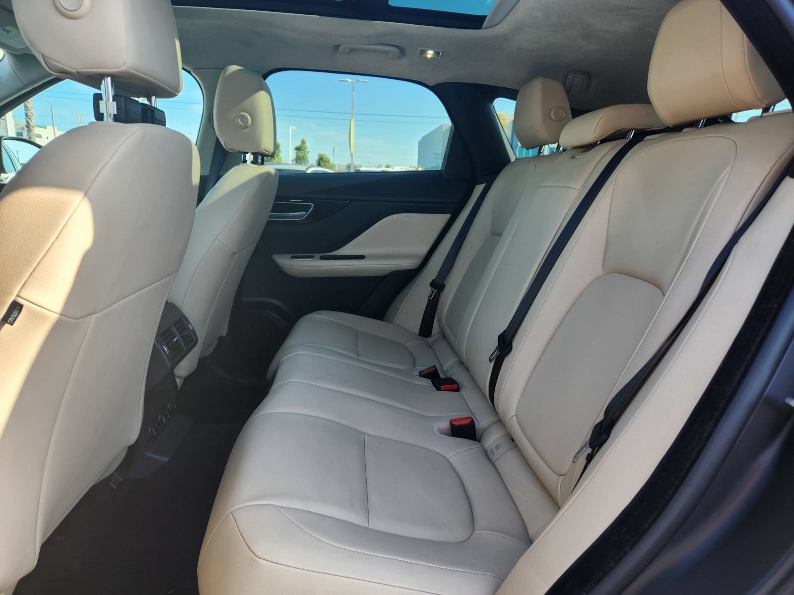 Used 2019 Jaguar F-PACE Premium AWD/4WD image 11