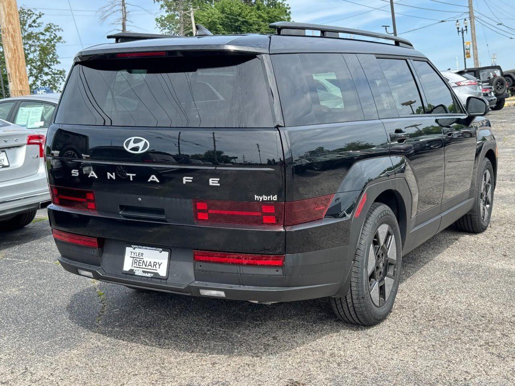 Used 2025 Hyundai Santa Fe SEL FWD image 4