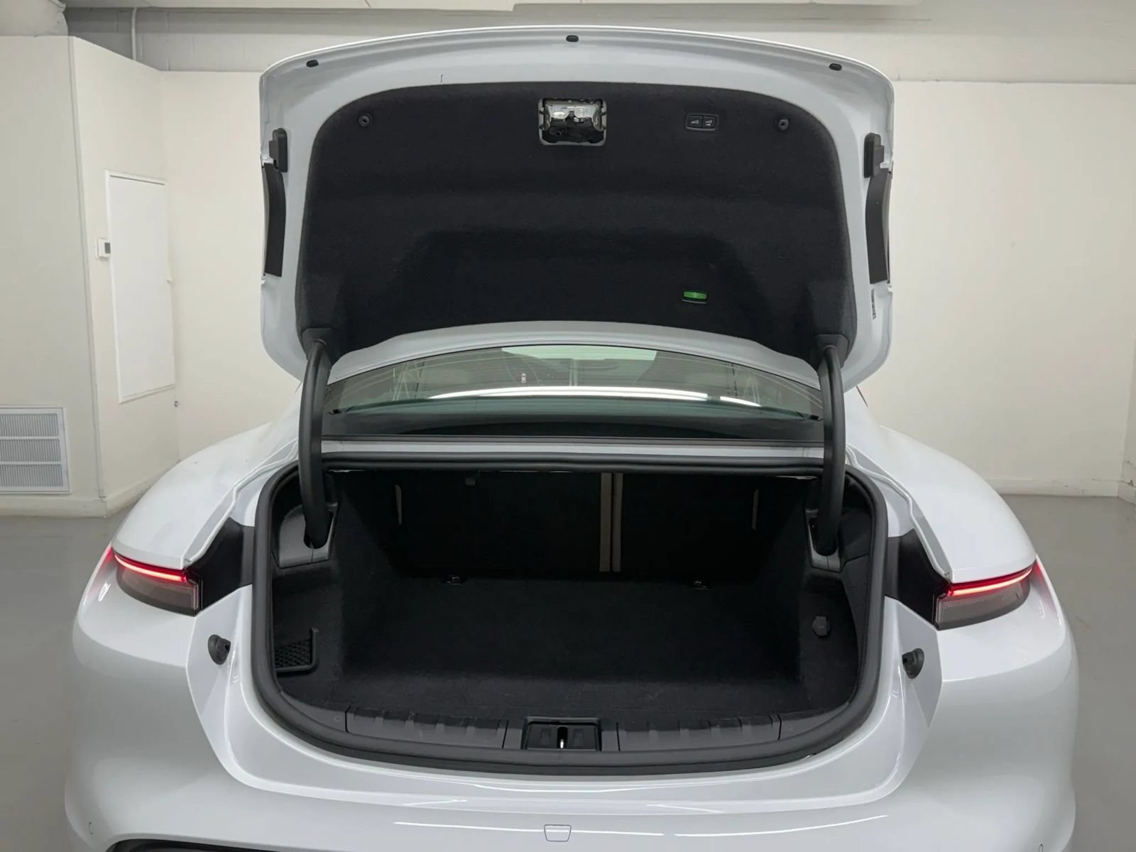 Used 2021 Porsche Taycan RWD image 43